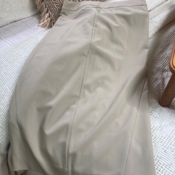 VASTO ITALIAN WOOL MIDI SKIRT Banana  Republic Size 0 - Picture 5 of 7